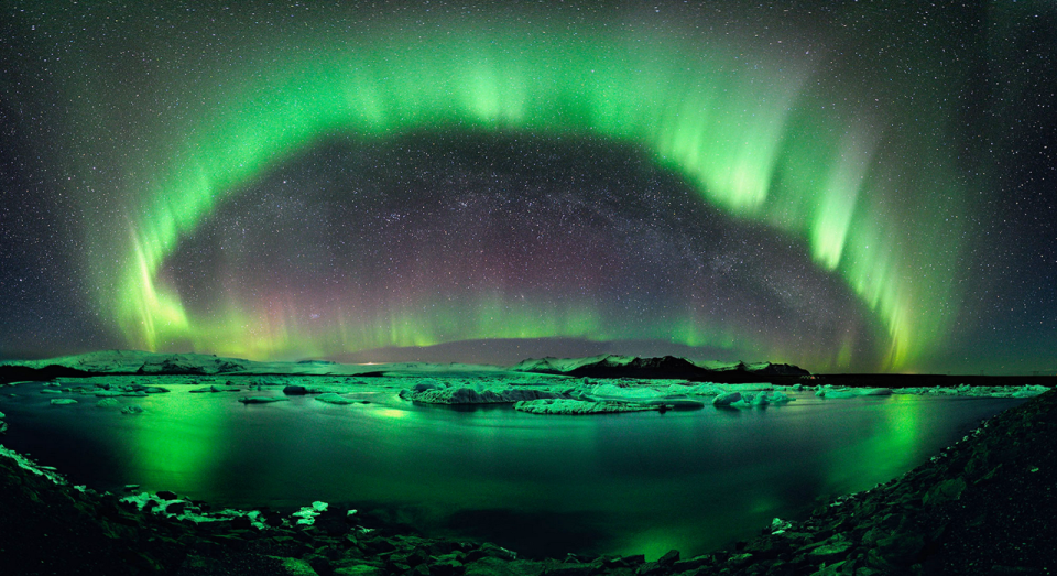 Image from http://www.thedesktopwallpaper.com/2011/06/northern-lights-wallpaper_30.html?m=0